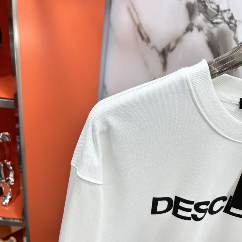 Descente Hoodies